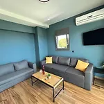 Aelios Petra Sea View 4 شقة *