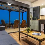 Aelios Petra Sea View 4 דירה אסגורו